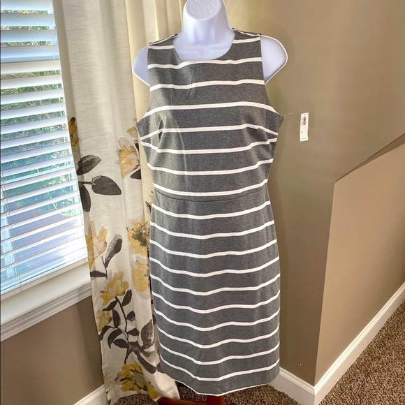 Old Navy Dresses & Skirts - NWT Old Navy Grey and White Striped Dress Size Medium Tall